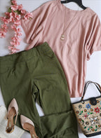 Blusa con botones atrás con pantalón corte recto