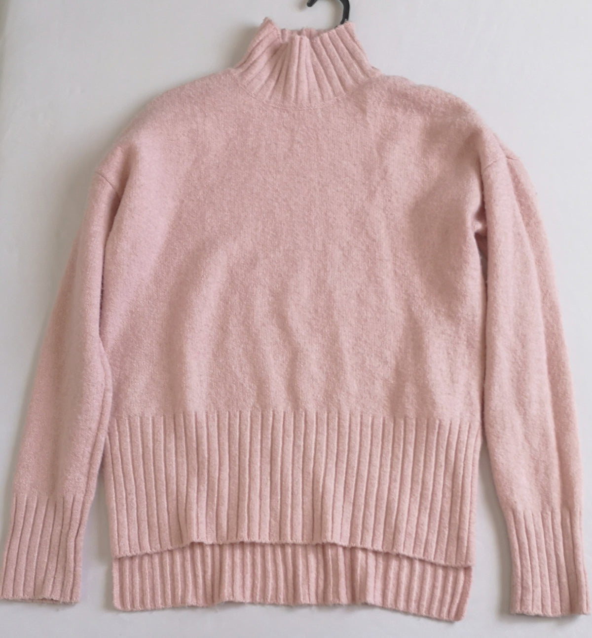 Sueter cuello alto incluye collar