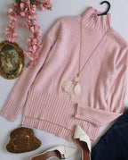 Sueter cuello alto incluye collar