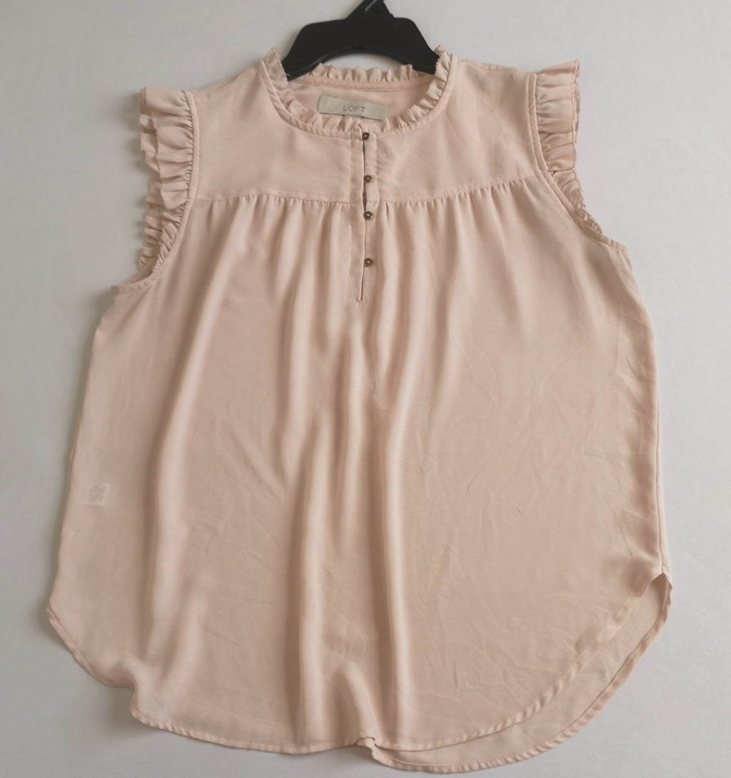 Falda a la rodilla con blusa de chifon