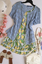 Vestido con bolsas a los lados con cardigan tipo crochet