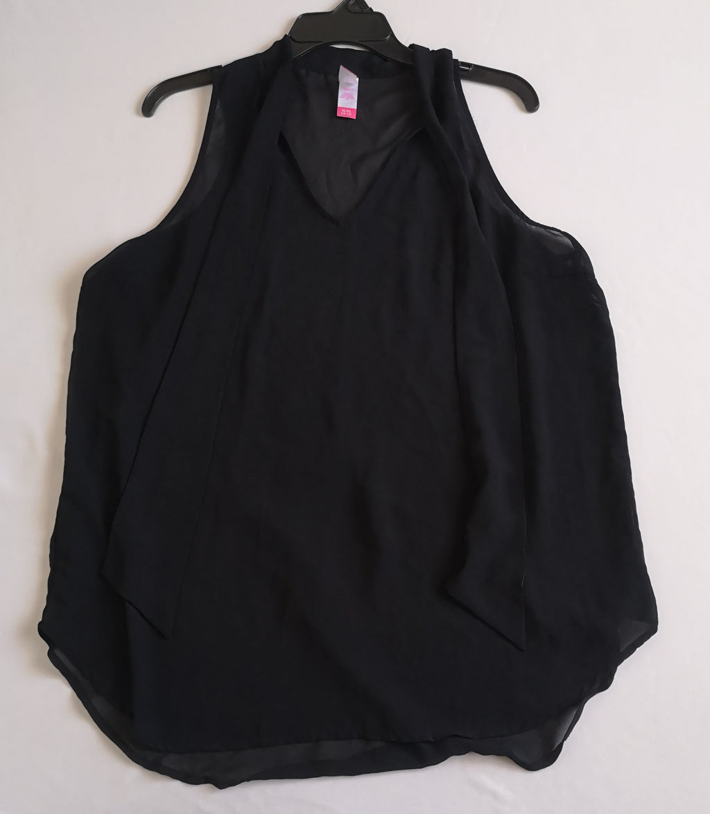 Falda arriba del tobillo y blusa de chifon con moña ❤️