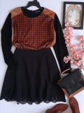 Sueter con zipper atrás y falda con adorno abajo