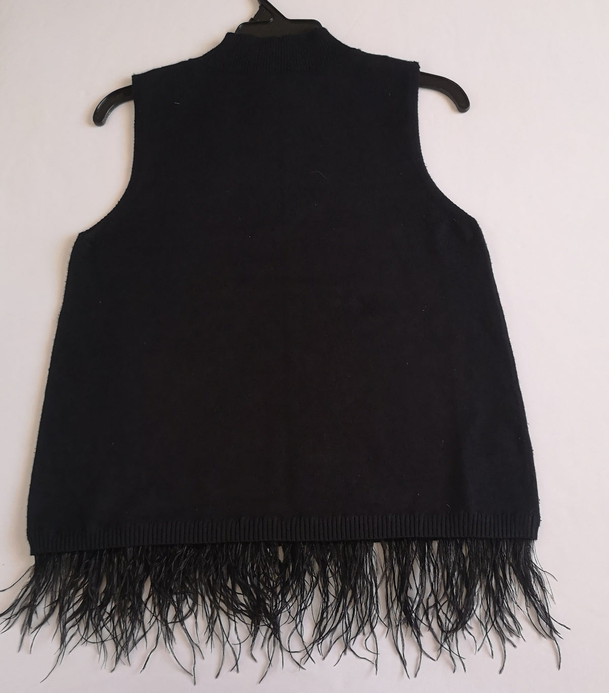 Blusa con plumas abajo incluye collar