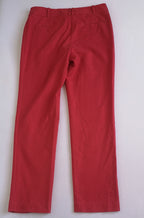 Pantalón de gabardina y sueter con olanes