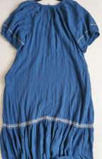 Vestido largo bordado incluye cincho