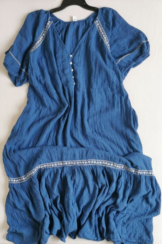 Vestido largo bordado incluye cincho