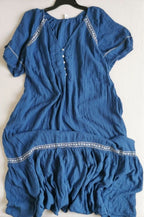 Vestido largo bordado incluye cincho