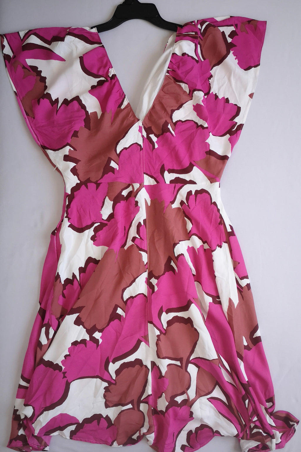 Vestido midi con bolsas a los lados incluye cincho