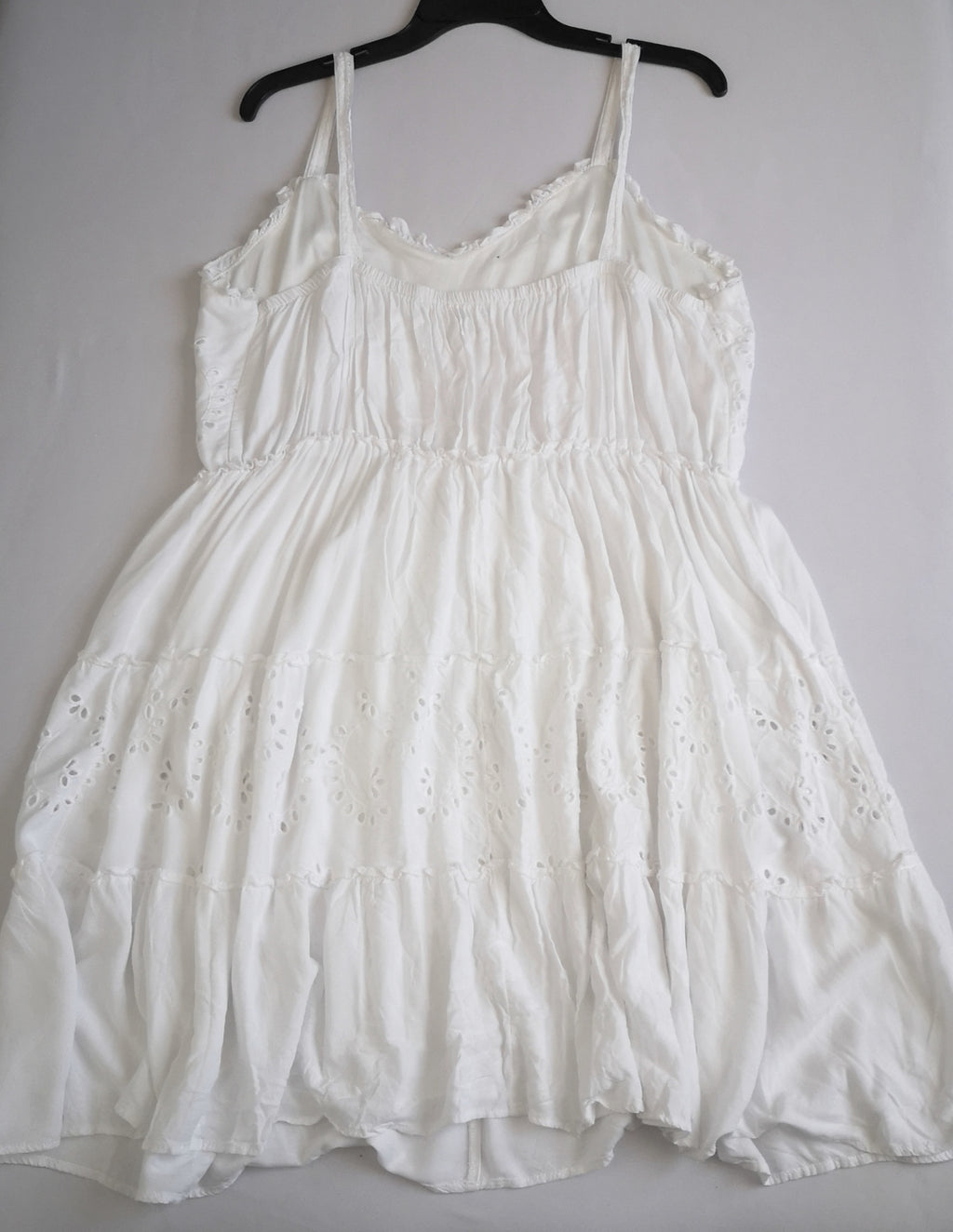 Vestido de tirantes incluye cincho