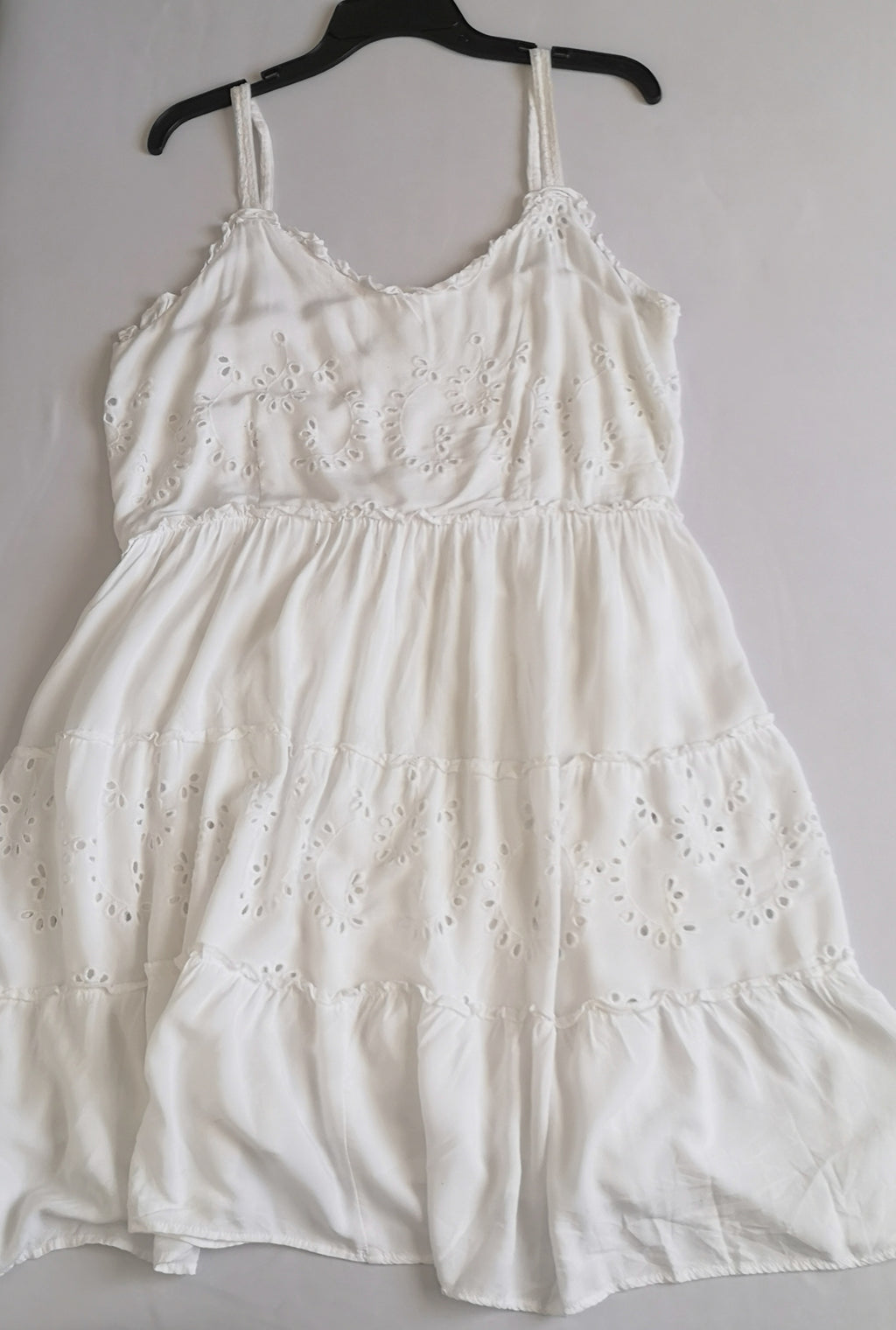 Vestido de tirantes incluye cincho