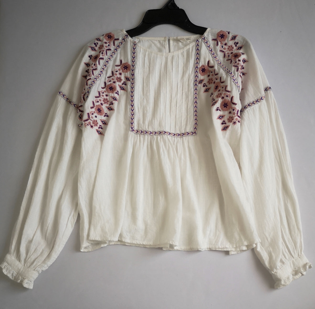 Blusa tipo boho bordada