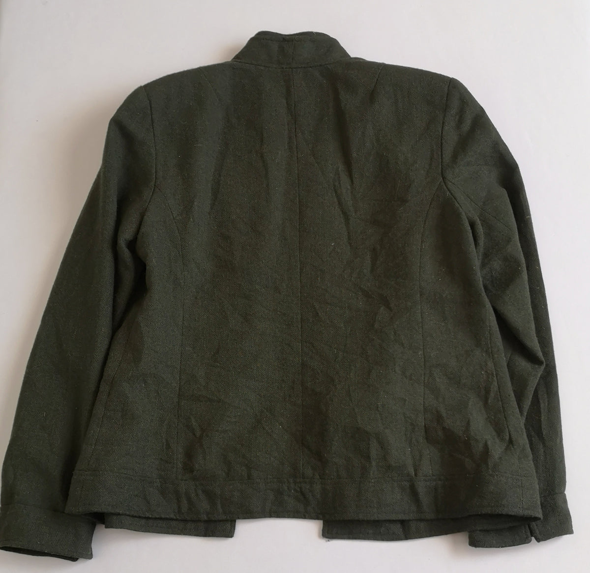 Chaqueta con botones ocultos