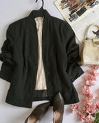 Chaqueta con botones ocultos