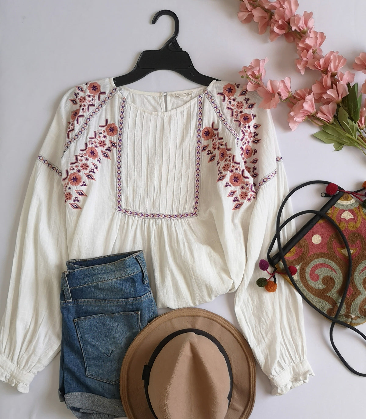 Blusa tipo boho bordada