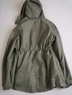 Parka con cinta para ajustar