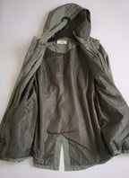 Parka con cinta para ajustar