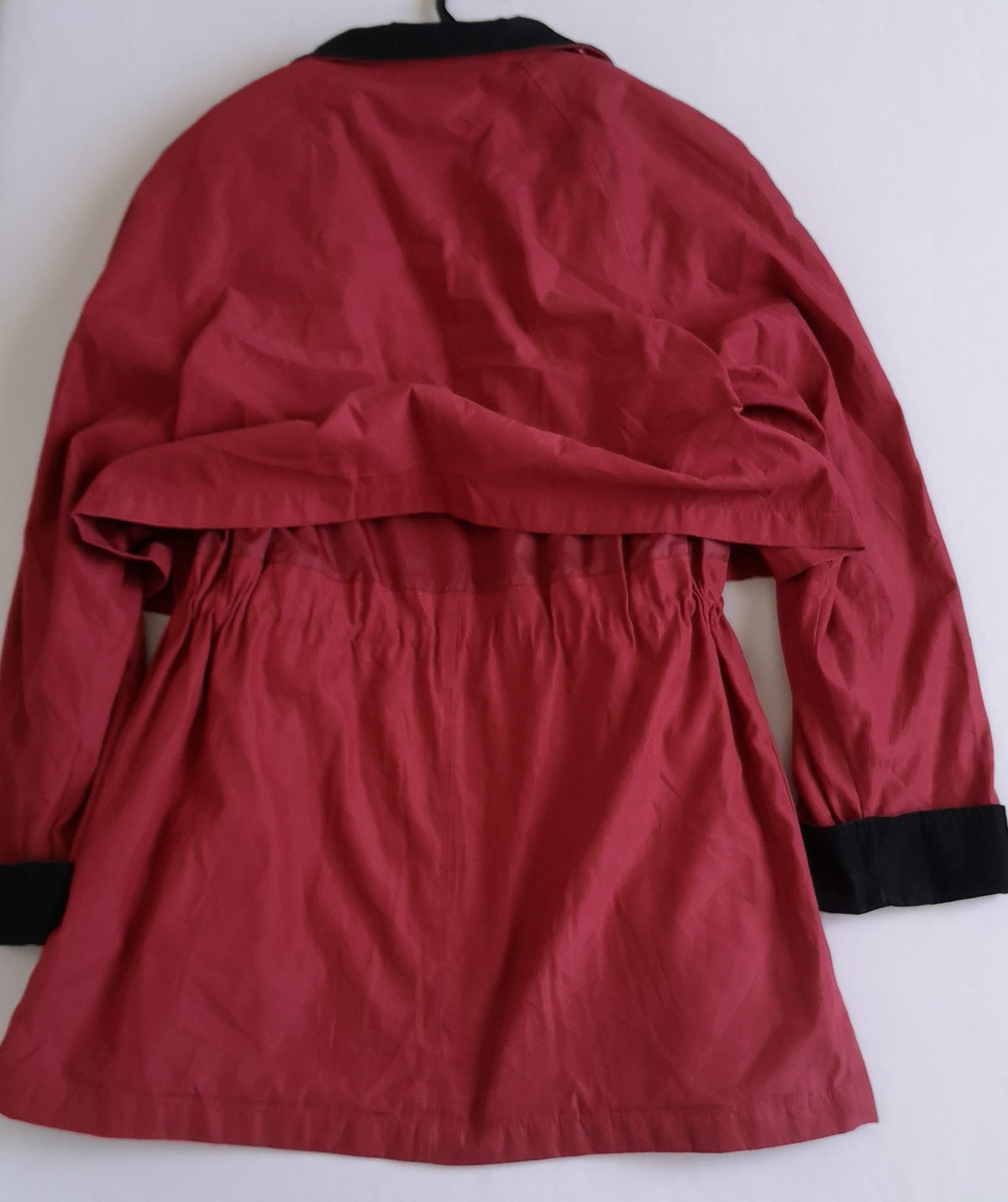 Chaqueta con cinta para ajustar