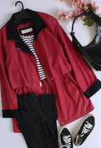 Chaqueta con cinta para ajustar