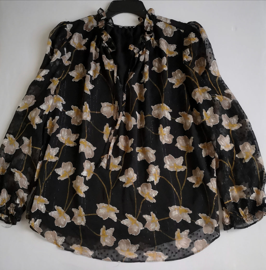 Pantalón de vestir con blusa manga larga