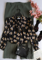 Pantalón de vestir con blusa manga larga