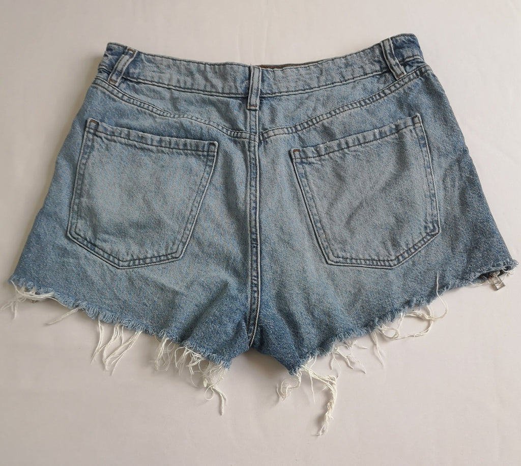 Blusa de chifon y short con zipper a los lados