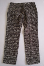 Pantalón corte recto con blusa hombros descubiertos
