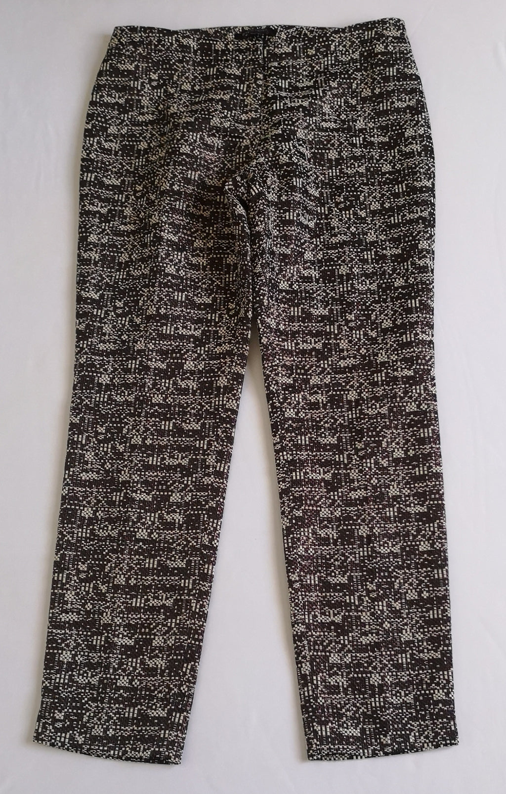 Pantalón corte recto con blusa hombros descubiertos