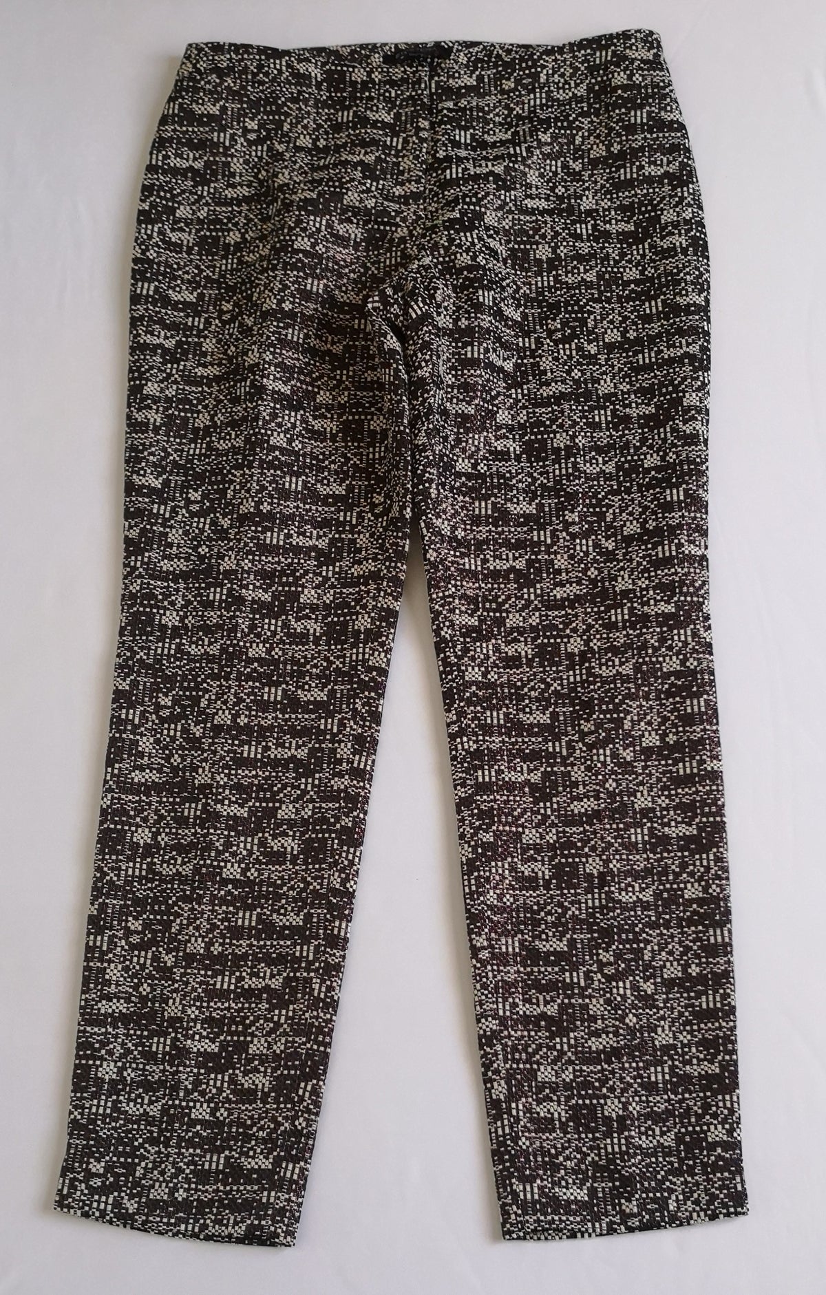 Pantalón corte recto con blusa hombros descubiertos