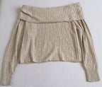 Pantalón corte recto con blusa hombros descubiertos
